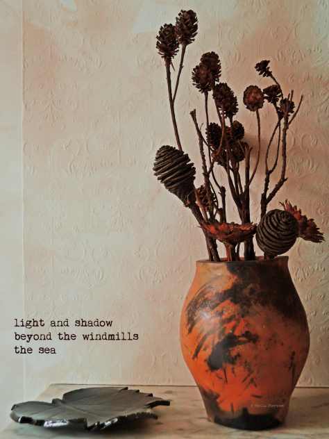dried flowers, vase, haiga